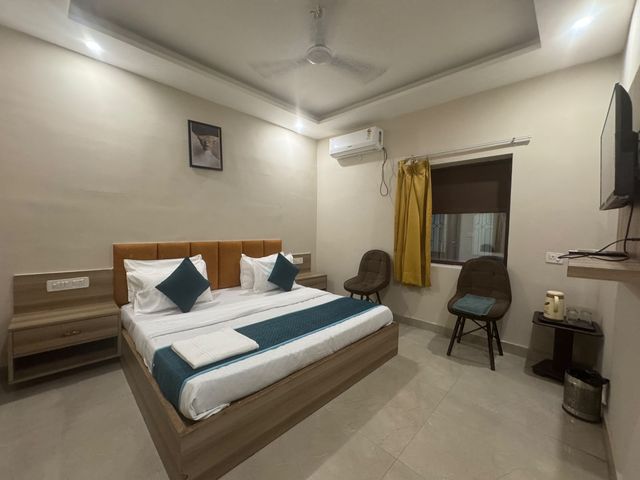 Private Room in Hotel Shiv Inn