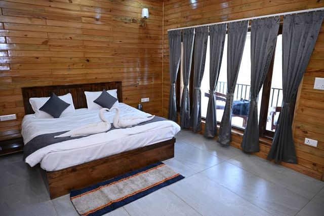 Deluxe Wooden Cottage Rooms