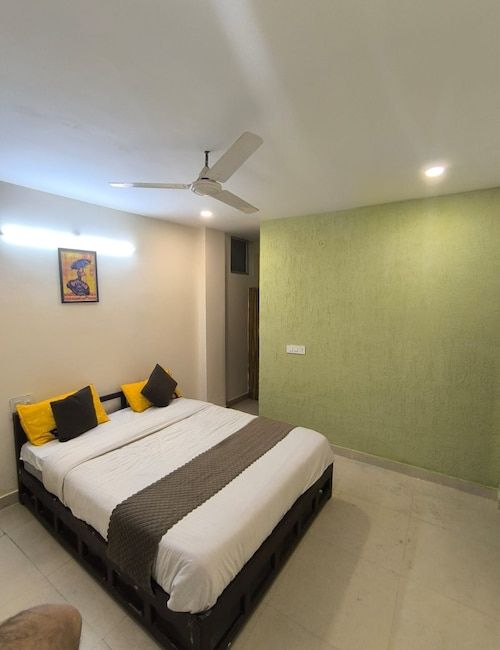 Tatsat Leisure Room