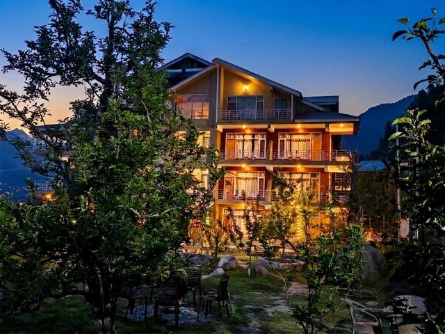 Alpenglow Suite With Mountain View