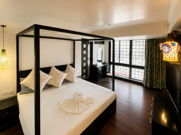StayEasy Whispering Pines